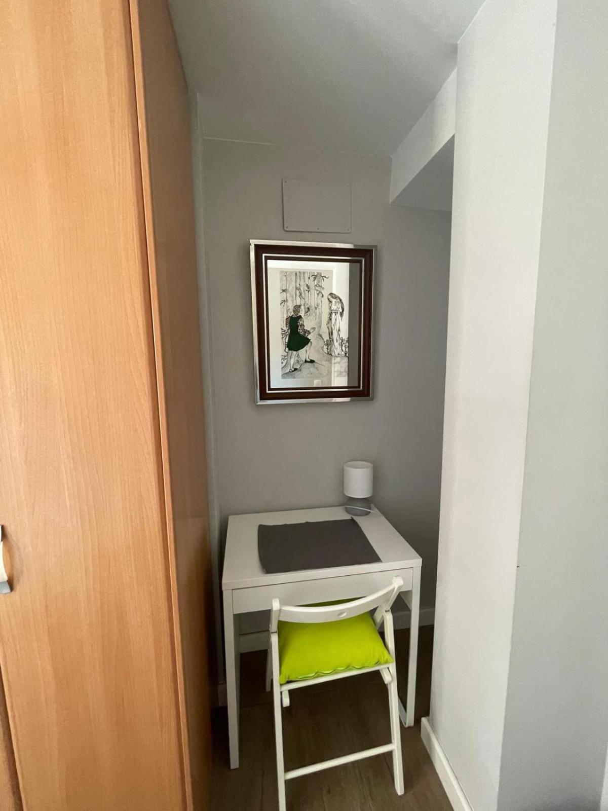 Cozy Room In Stylish Flat Just Steps From The Beach Cádiz Kültér fotó