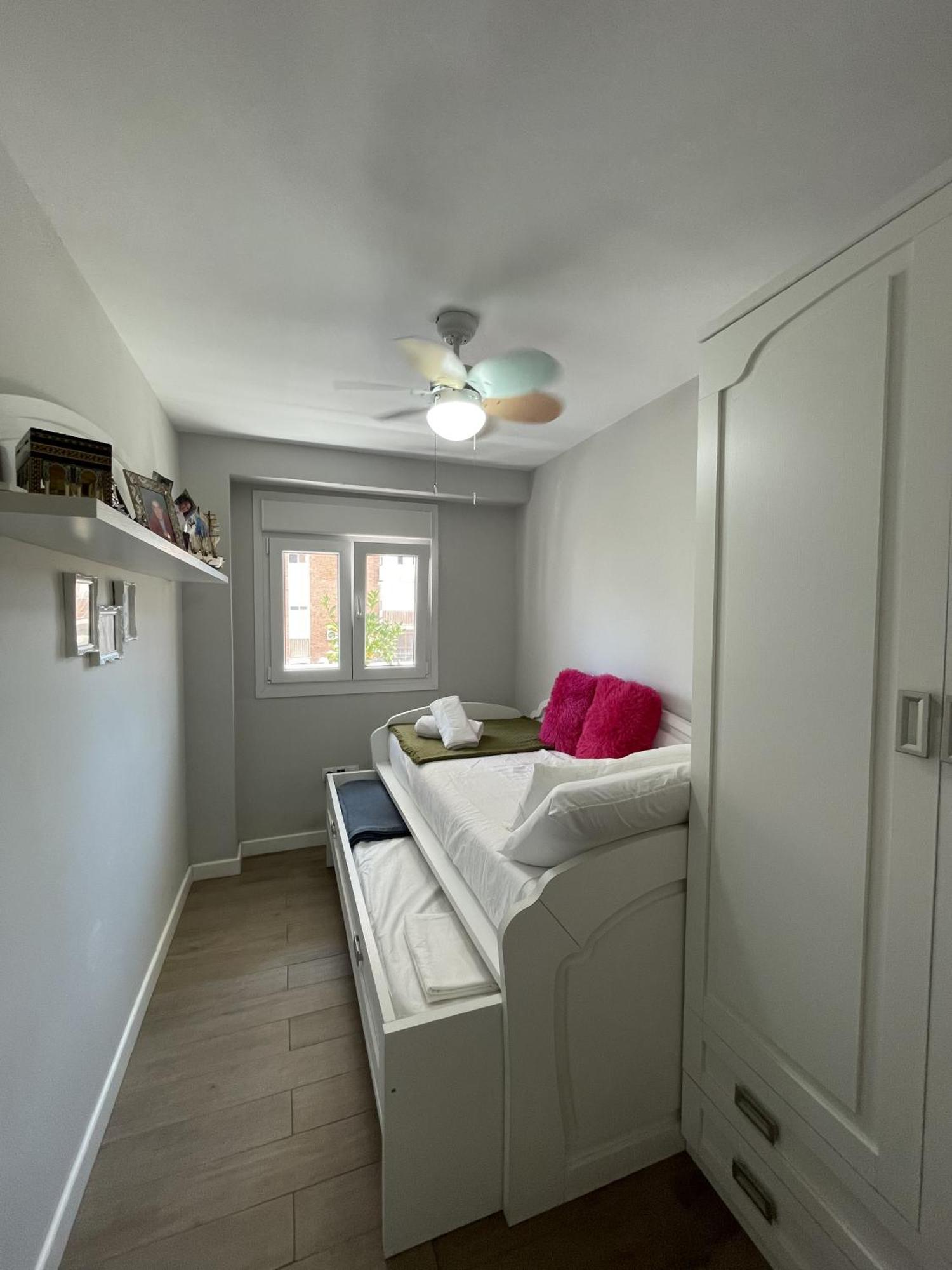 Cozy Room In Stylish Flat Just Steps From The Beach Cádiz Kültér fotó