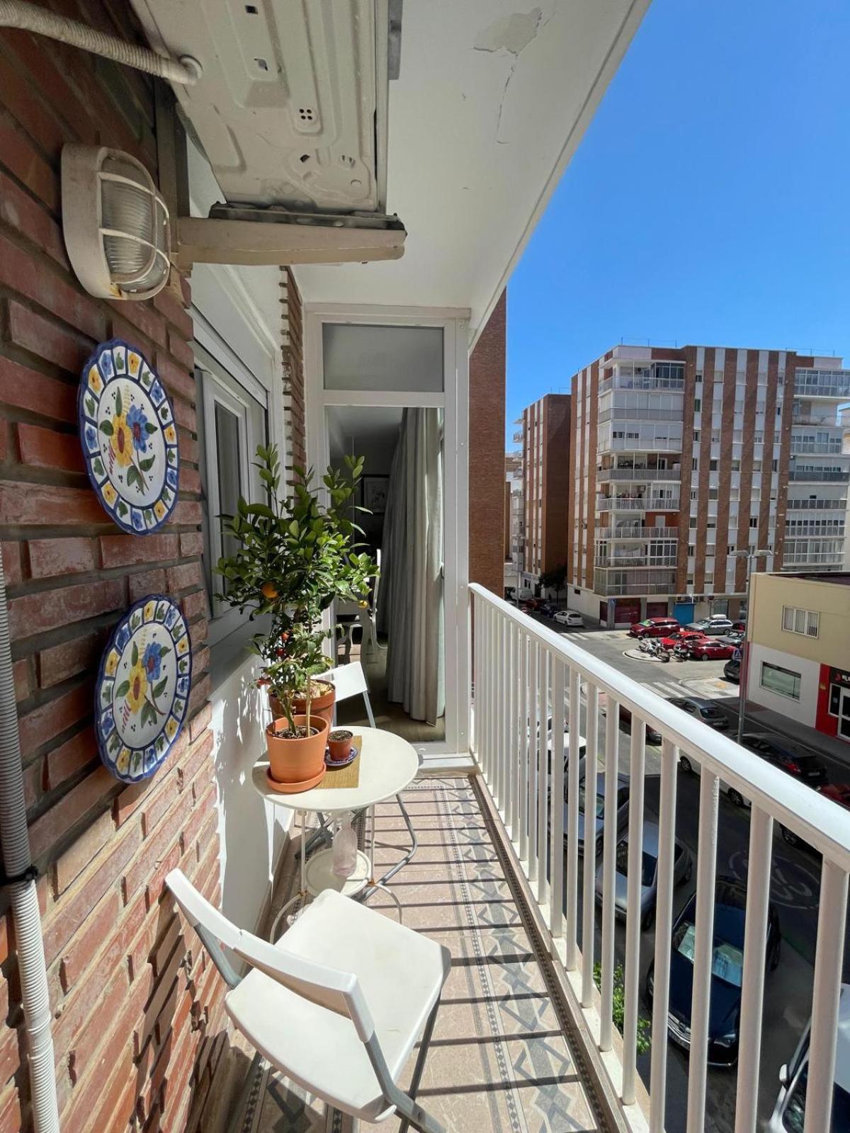 Cozy Room In Stylish Flat Just Steps From The Beach Cádiz Kültér fotó
