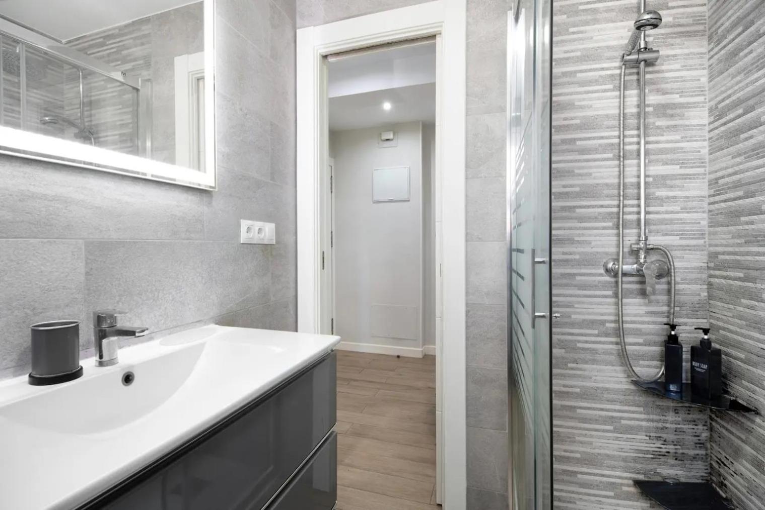 Cozy Room In Stylish Flat Just Steps From The Beach Cádiz Kültér fotó