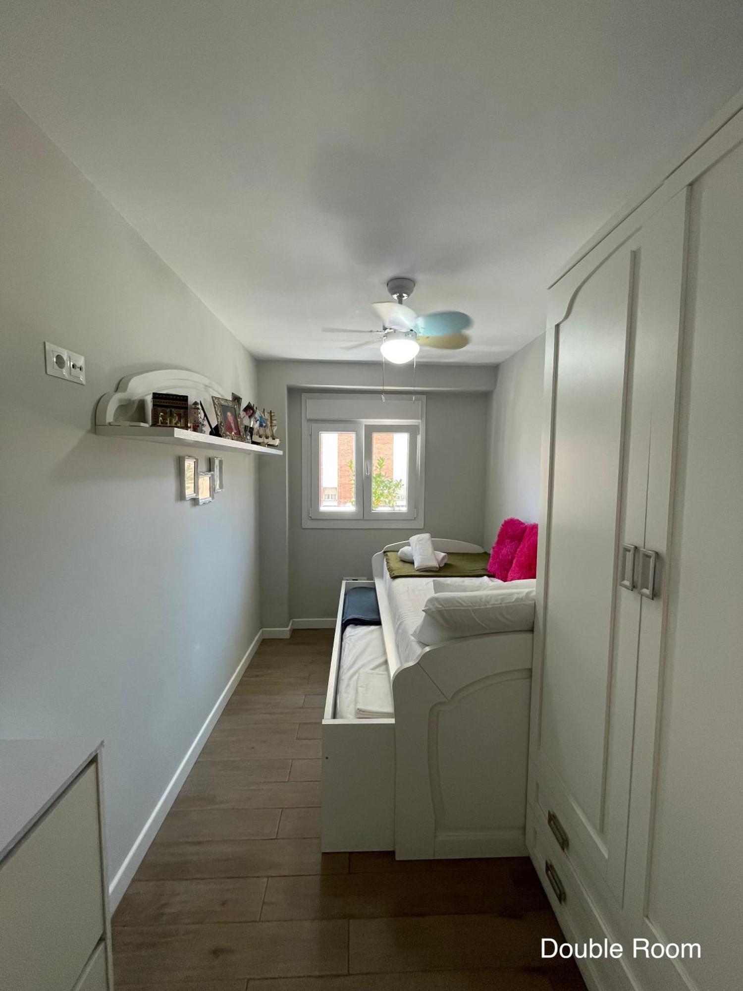 Cozy Room In Stylish Flat Just Steps From The Beach Cádiz Kültér fotó