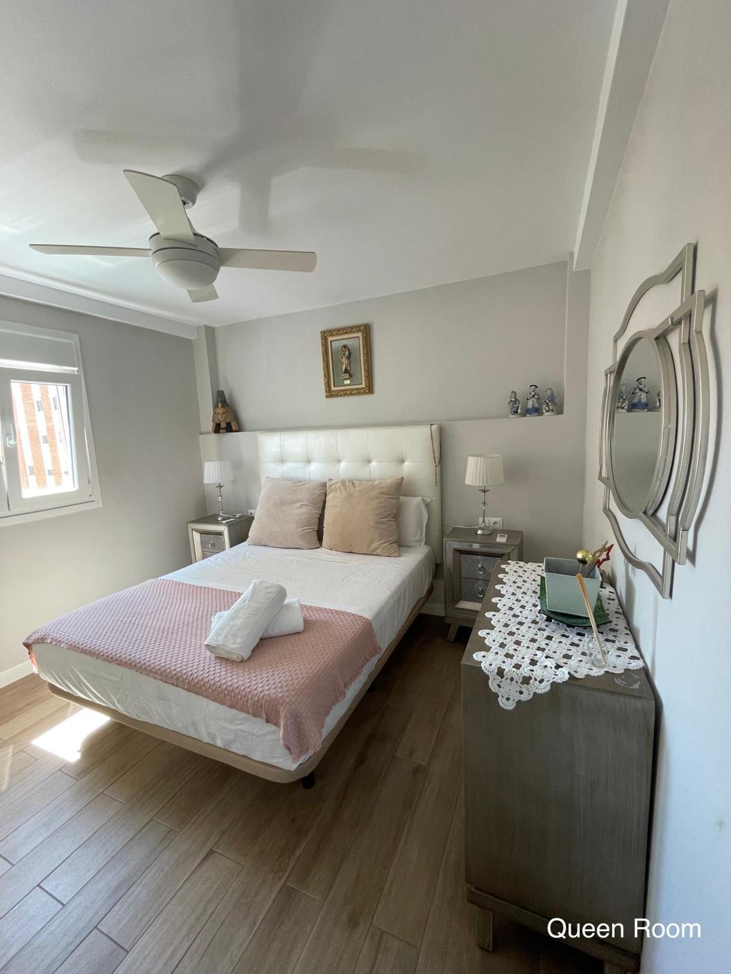 Cozy Room In Stylish Flat Just Steps From The Beach Cádiz Kültér fotó