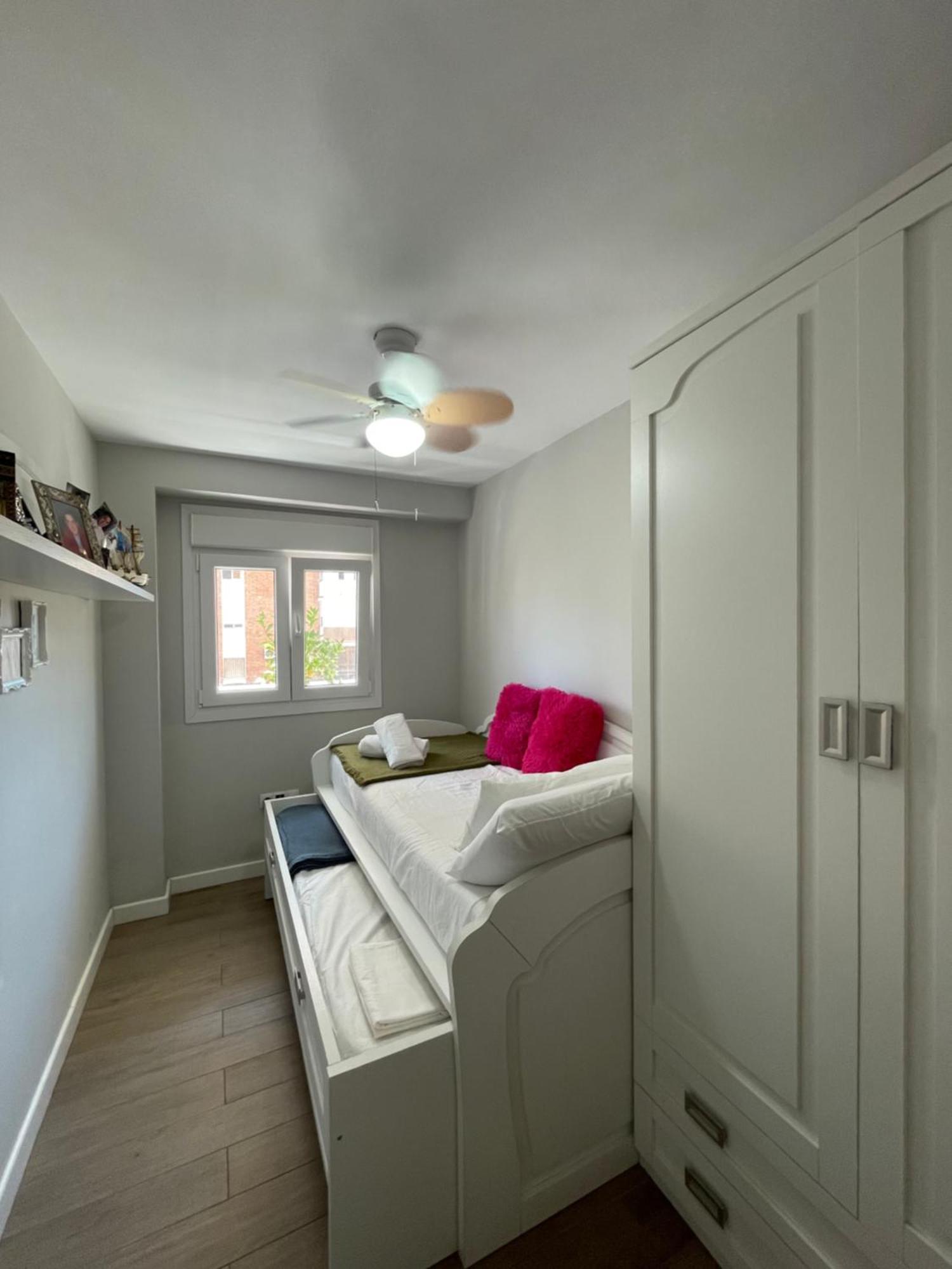 Cozy Room In Stylish Flat Just Steps From The Beach Cádiz Szoba fotó